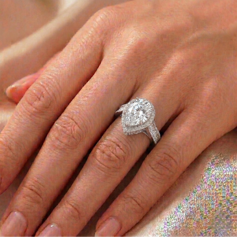 Anello Goccia Halo Bianco Diamante