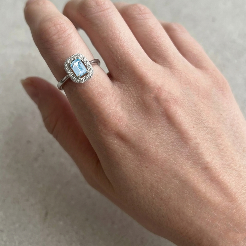 Anello Solitario Halo Azzurro Acquamarina