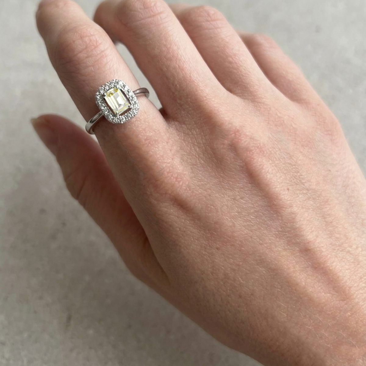 Anello Solitario Halo Giallo
