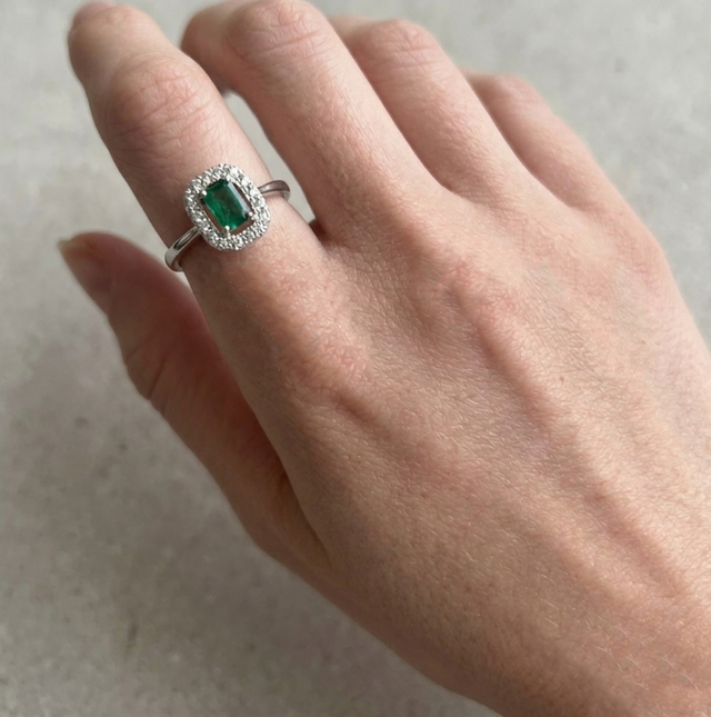Anello Solitario Halo Verde Smeraldo