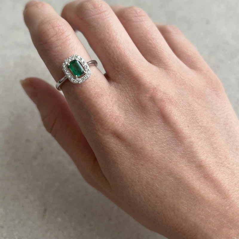 Anello Solitario Halo Verde Smeraldo