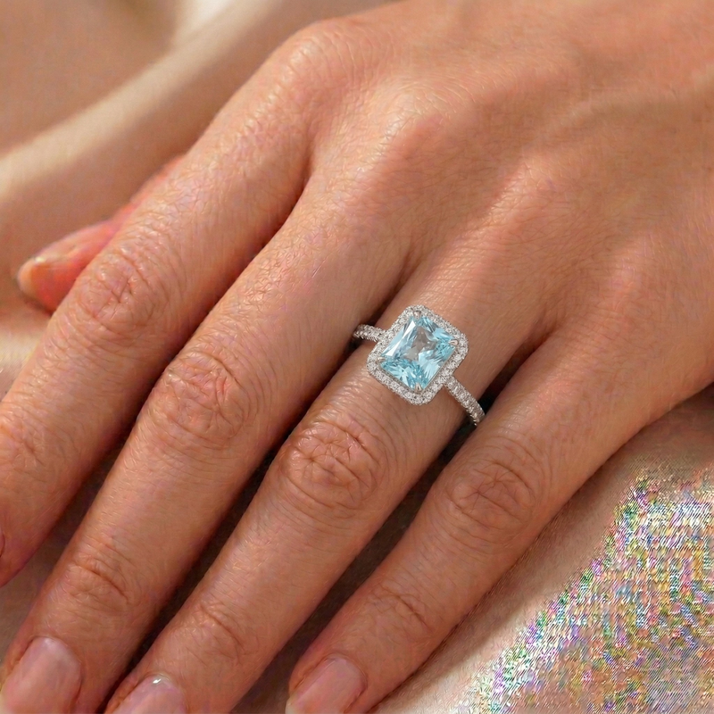 Anello Halo Essenziale Azzurro Acquamarina