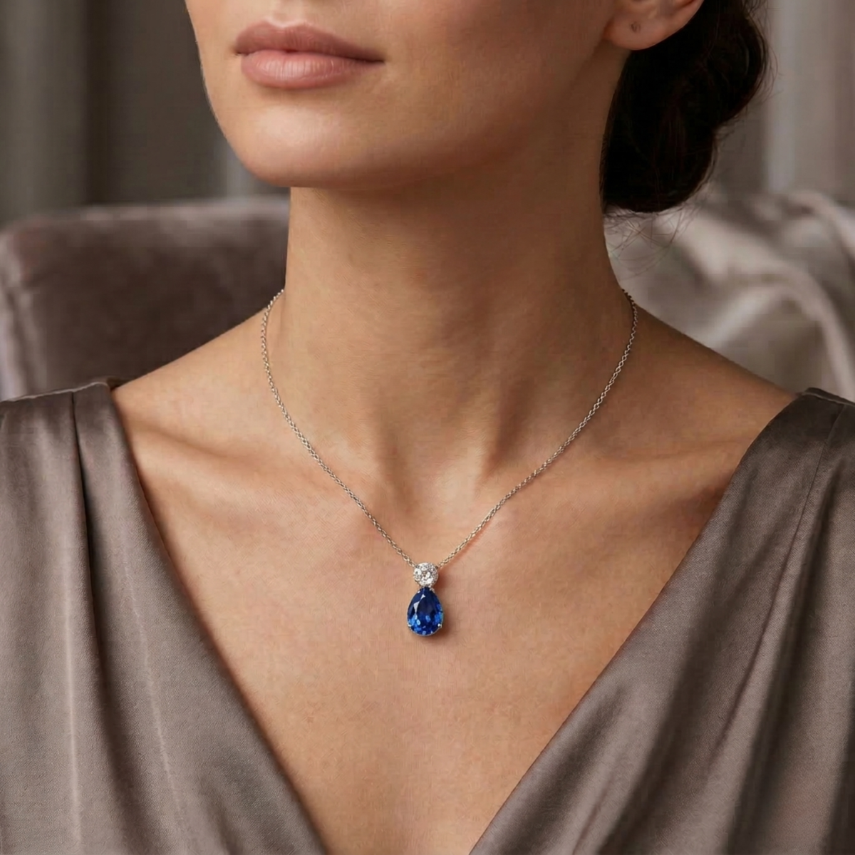 Collana Goccia Essenziale Blu Zaffiro
