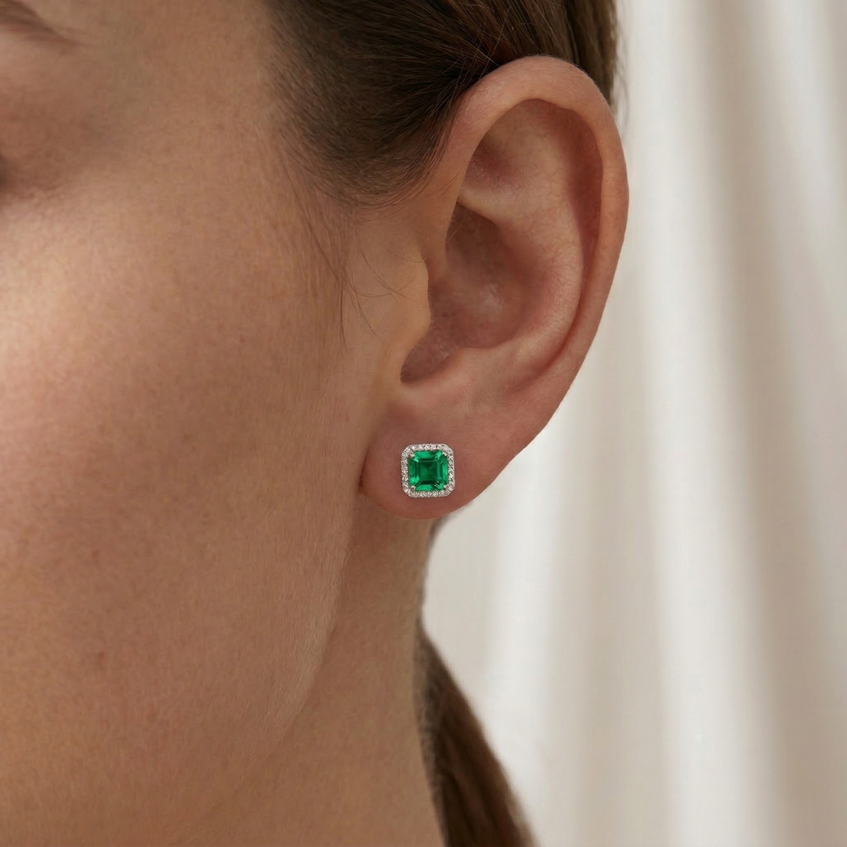 Orecchini Halo Stud Verde Smeraldo