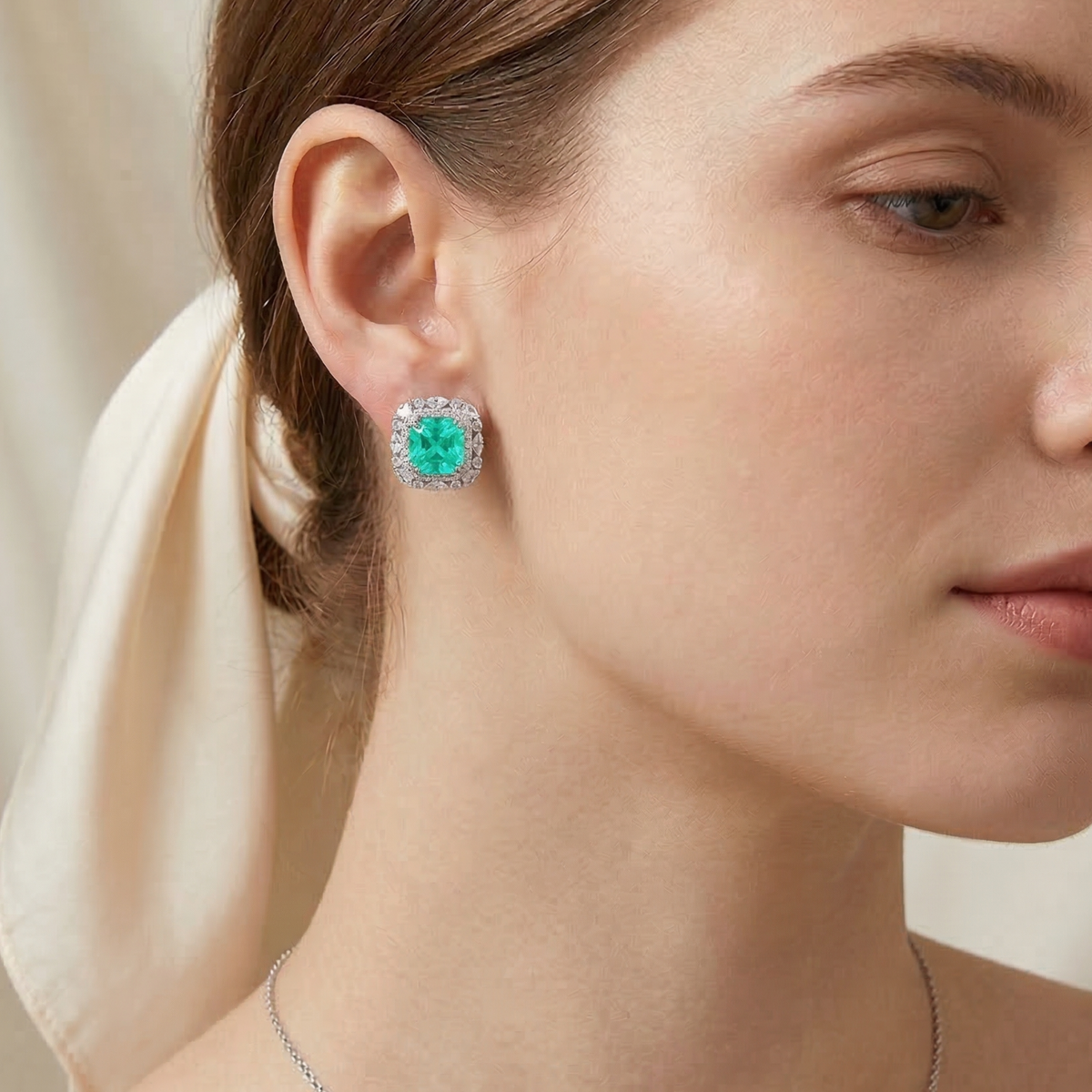 Orecchini Halo Twist Stud Verde Paraiba