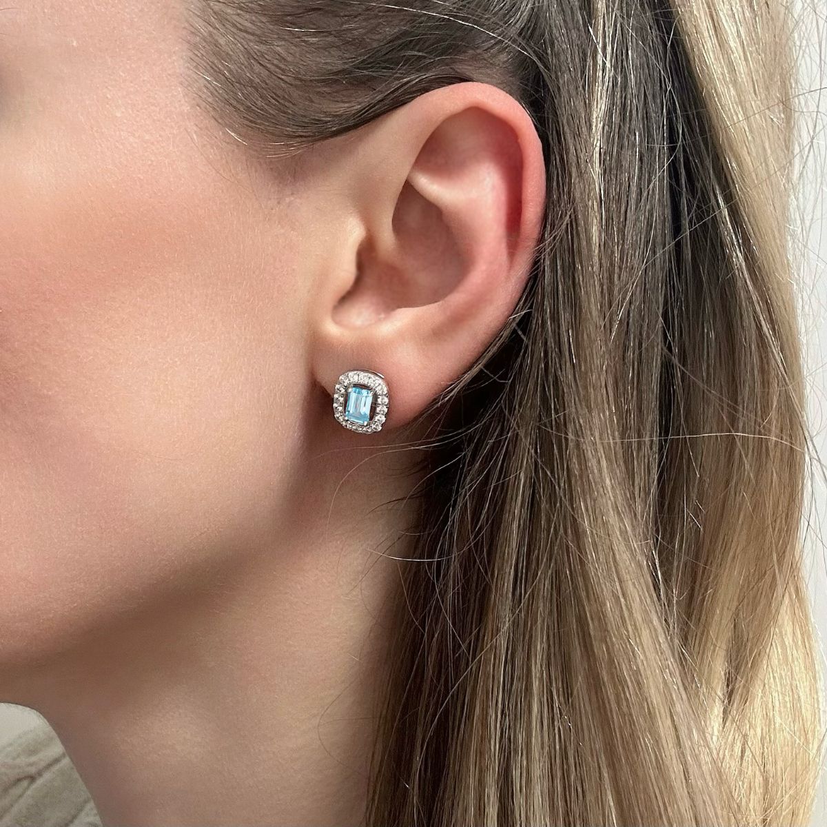 Orecchini Solitario Halo Stud Azzurro Acquamarina