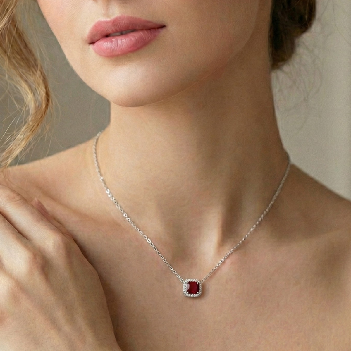 Collana Halo Princess Rosso Rubino